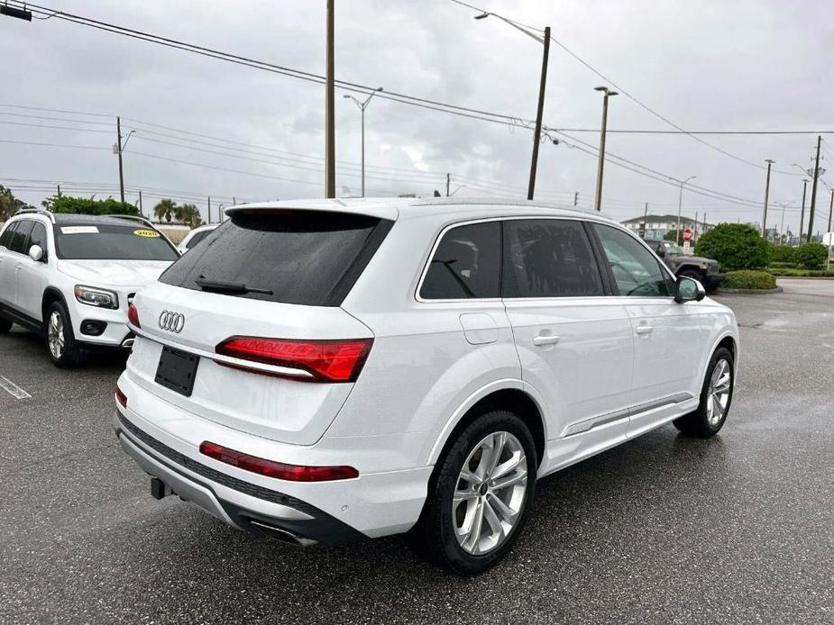 new 2025 Audi Q7 car, priced at $75,800