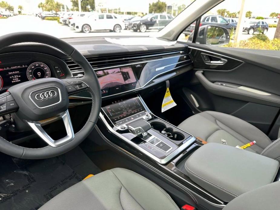 new 2025 Audi Q7 car, priced at $77,900