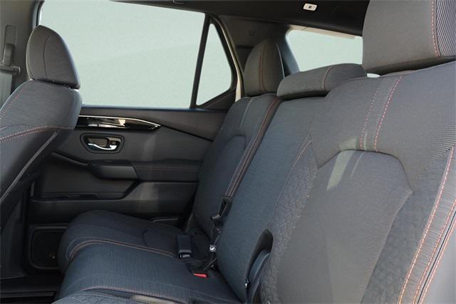 new 2025 Honda Pilot car, priced at $40,951
