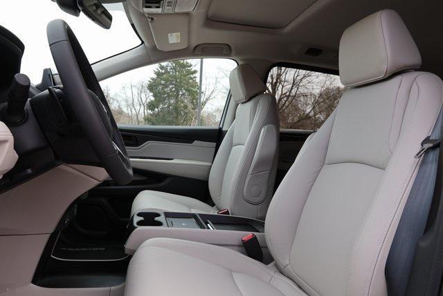 new 2025 Honda Odyssey car, priced at $43,925
