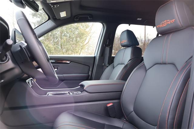 new 2025 Honda Pilot car, priced at $63,876