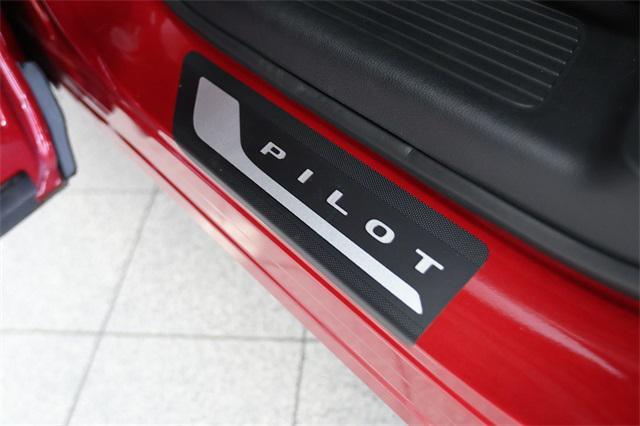 new 2025 Honda Pilot car, priced at $63,876