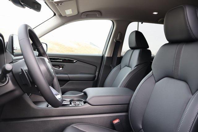 new 2025 Honda Pilot car, priced at $47,235