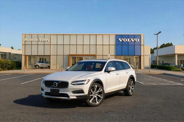 new 2025 Volvo V90 Cross Country car, priced at $68,085