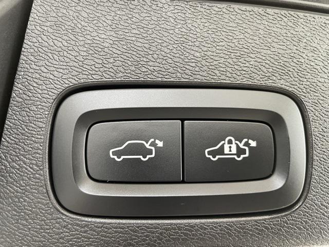 used 2022 Volvo XC60 car, priced at $34,874