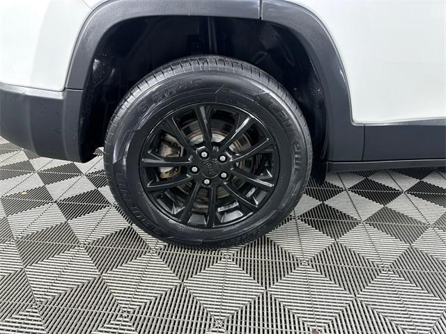 used 2020 Jeep Cherokee car, priced at $17,495