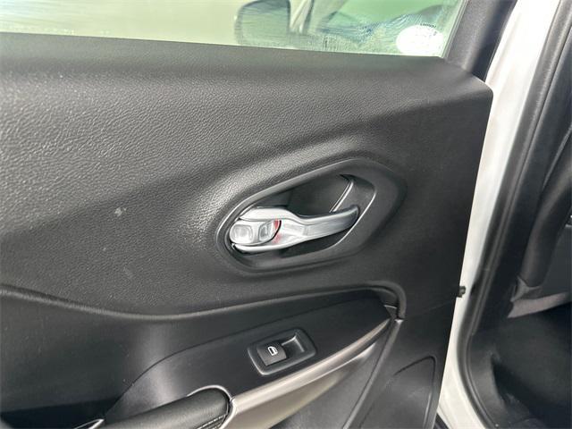used 2020 Jeep Cherokee car, priced at $17,495