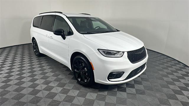 new 2024 Chrysler Pacifica car, priced at $46,845