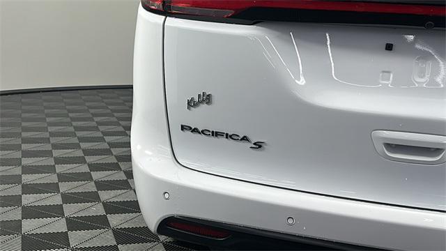 new 2024 Chrysler Pacifica car, priced at $47,595