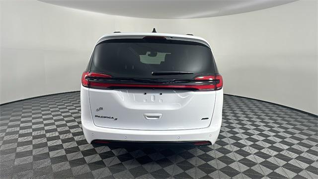 new 2024 Chrysler Pacifica car, priced at $47,595