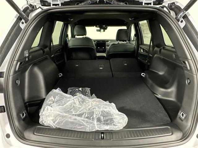 new 2025 Jeep Grand Cherokee car, priced at $43,678
