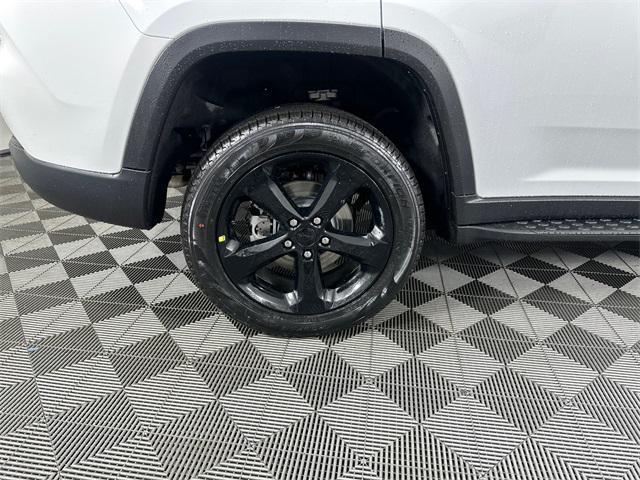 new 2025 Jeep Grand Cherokee car, priced at $43,678