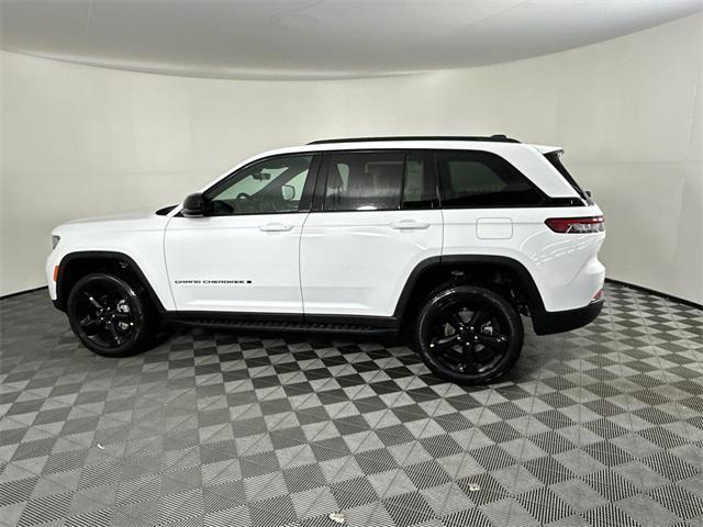 new 2025 Jeep Grand Cherokee car, priced at $43,678