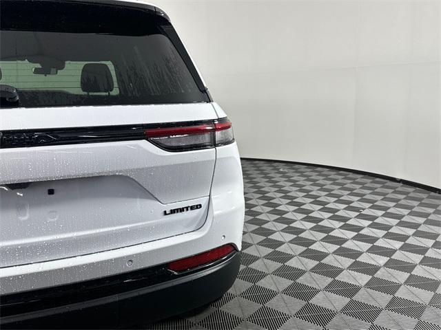 new 2025 Jeep Grand Cherokee car, priced at $43,678