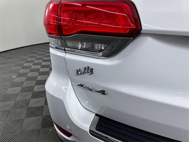used 2016 Jeep Grand Cherokee car, priced at $17,498