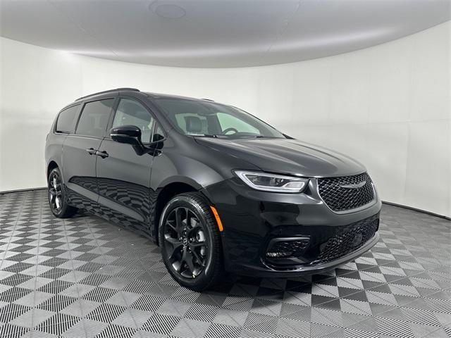 new 2026 Chrysler Pacifica car, priced at $51,084