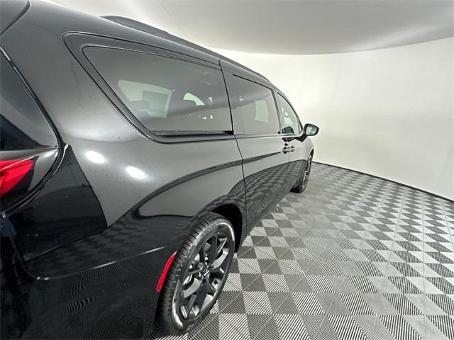 new 2025 Chrysler Pacifica car, priced at $49,988