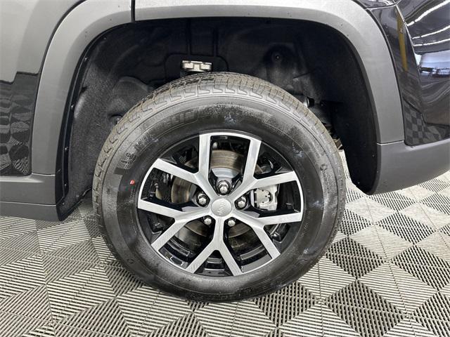 new 2025 Jeep Grand Cherokee car, priced at $47,157