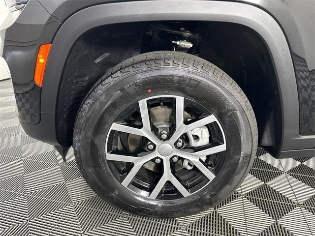 new 2025 Jeep Grand Cherokee car, priced at $47,157
