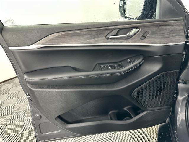 new 2025 Jeep Grand Cherokee car, priced at $48,520