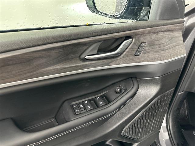 new 2025 Jeep Grand Cherokee car, priced at $48,520