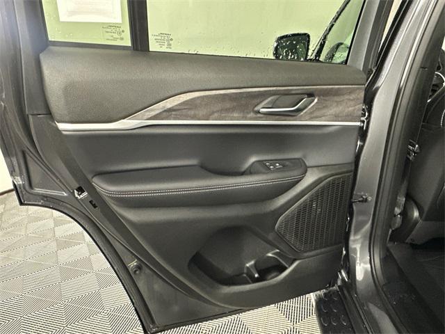 new 2025 Jeep Grand Cherokee car, priced at $48,520