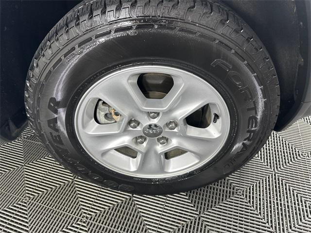 used 2014 Jeep Grand Cherokee car, priced at $11,995