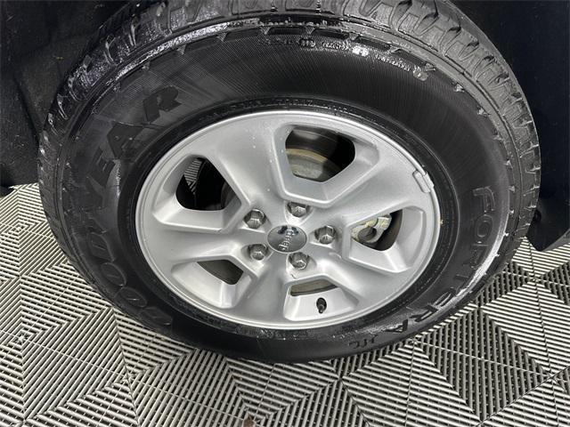 used 2014 Jeep Grand Cherokee car, priced at $11,995