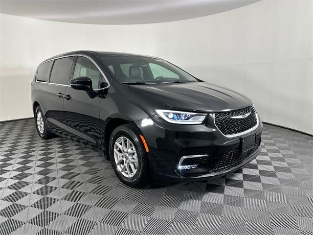 new 2025 Chrysler Pacifica car, priced at $40,952