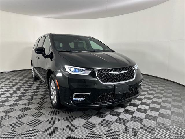 new 2025 Chrysler Pacifica car, priced at $40,952