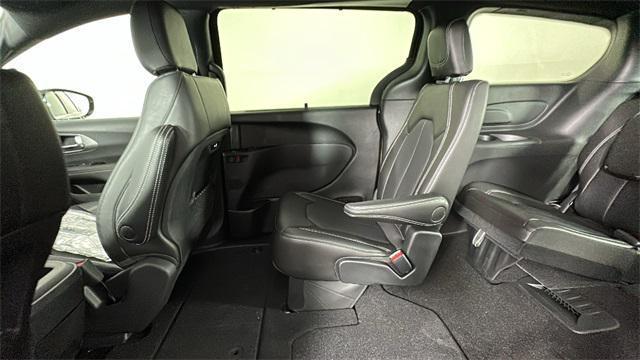 new 2025 Chrysler Pacifica car, priced at $40,952