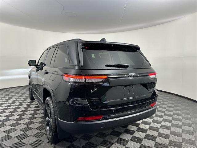 new 2025 Jeep Grand Cherokee car, priced at $48,520