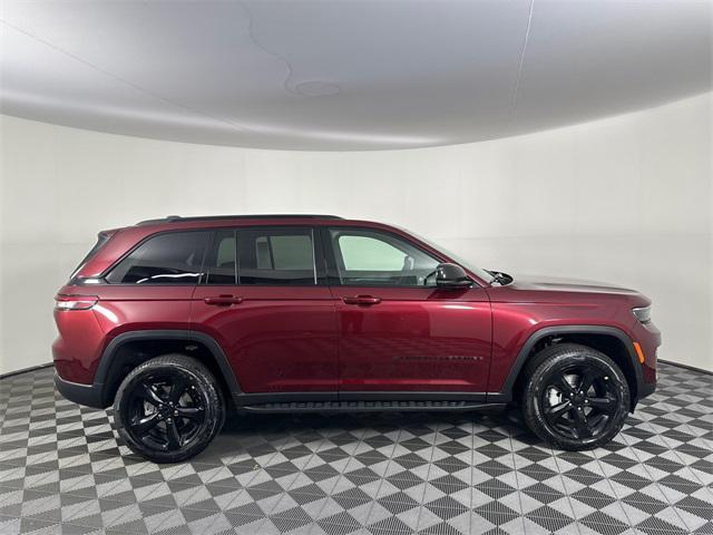 new 2025 Jeep Grand Cherokee car, priced at $43,878