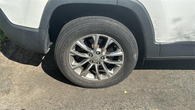 used 2019 Jeep Cherokee car, priced at $13,998
