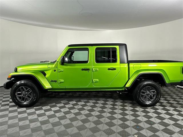 new 2025 Jeep Gladiator car, priced at $44,538