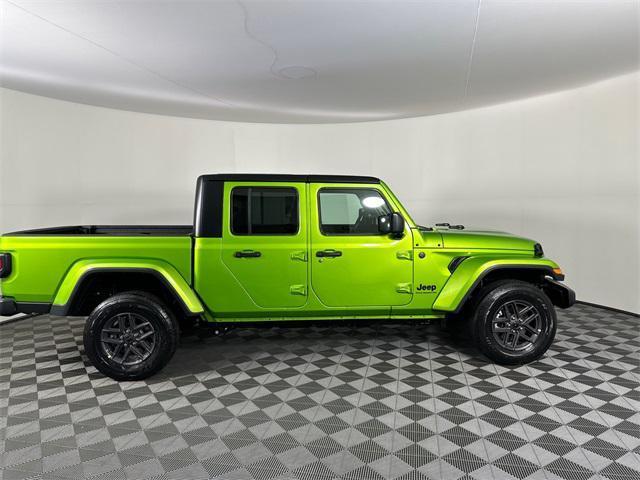new 2025 Jeep Gladiator car, priced at $44,538