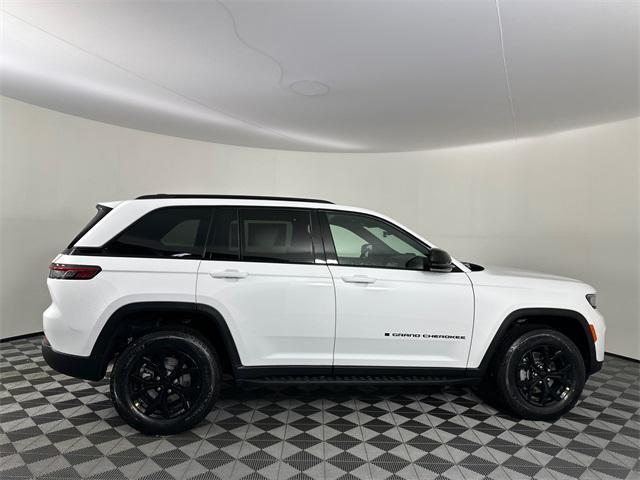 new 2025 Jeep Grand Cherokee car, priced at $42,058