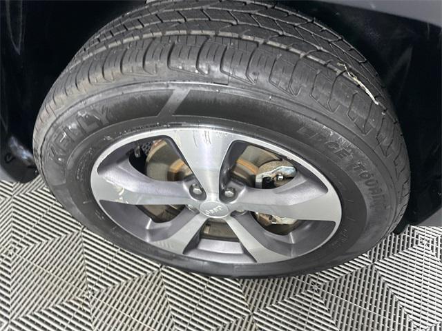 used 2022 Jeep Cherokee car, priced at $24,998