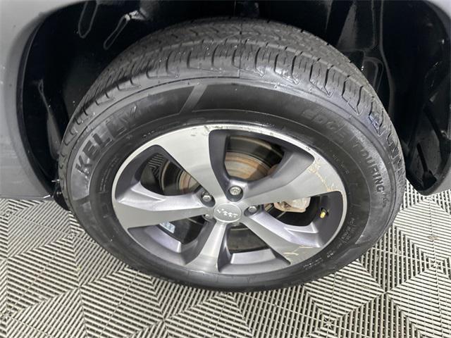 used 2022 Jeep Cherokee car, priced at $24,998