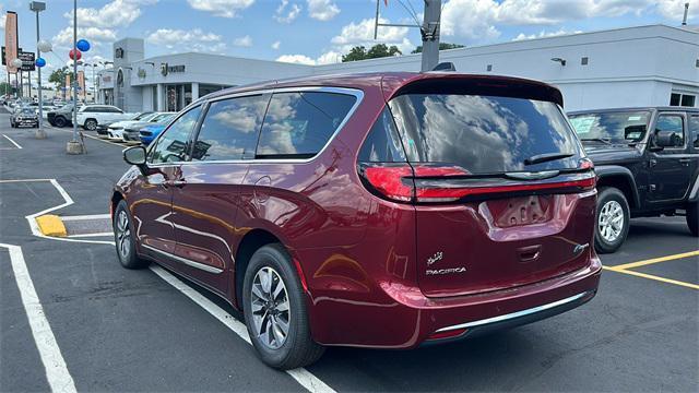 new 2023 Chrysler Pacifica Hybrid car, priced at $52,319