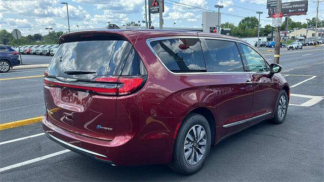 new 2023 Chrysler Pacifica Hybrid car, priced at $52,319