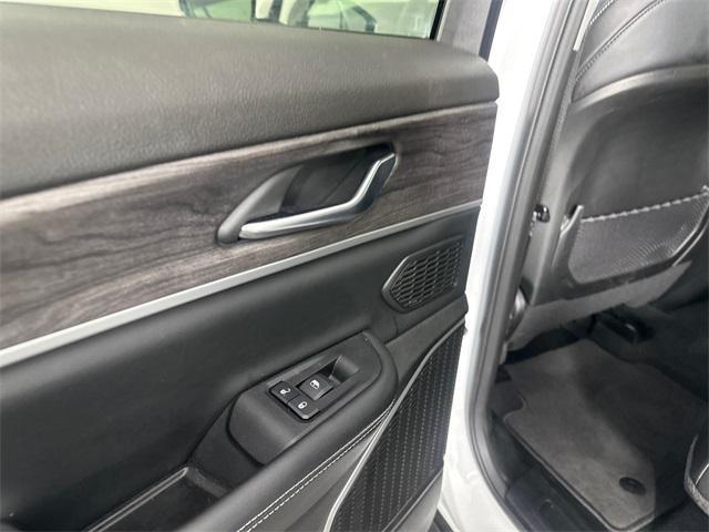 used 2022 Jeep Grand Cherokee car, priced at $33,998