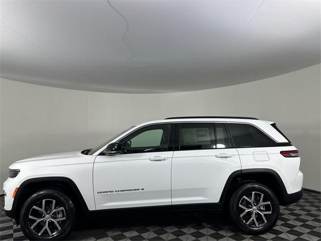 new 2025 Jeep Grand Cherokee car, priced at $42,695