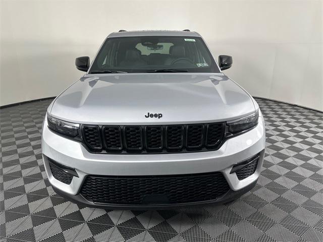 new 2025 Jeep Grand Cherokee car, priced at $42,988