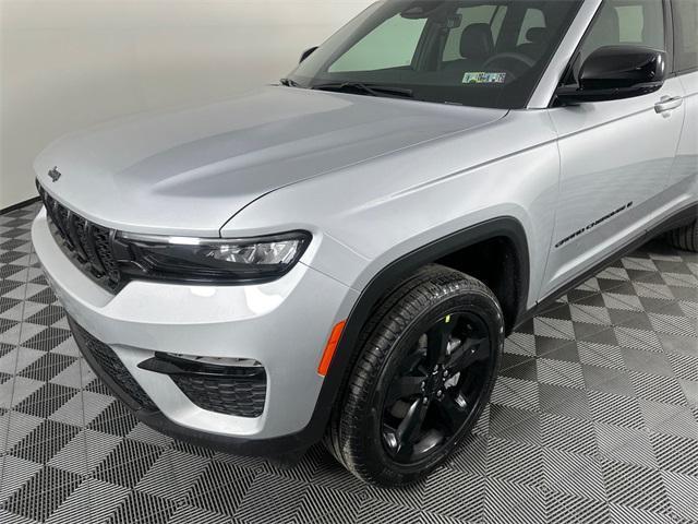 new 2025 Jeep Grand Cherokee car, priced at $42,988