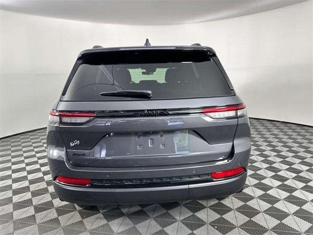 new 2025 Jeep Grand Cherokee car, priced at $45,030