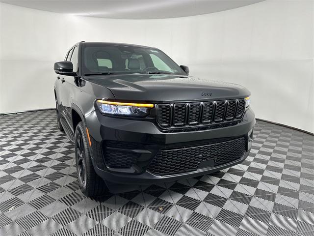 new 2025 Jeep Grand Cherokee car, priced at $45,030