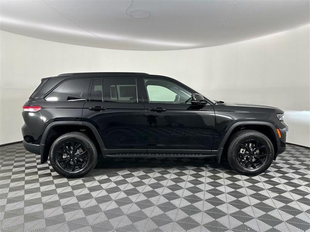 new 2025 Jeep Grand Cherokee car, priced at $45,030