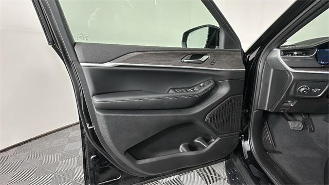 new 2025 Jeep Grand Cherokee car, priced at $46,111