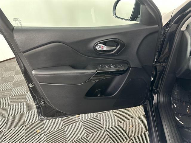 used 2023 Jeep Cherokee car, priced at $24,998